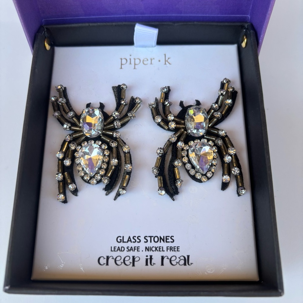 Piper K Halloween “Creep it Real” spider earrings / NEW in box / cross posted